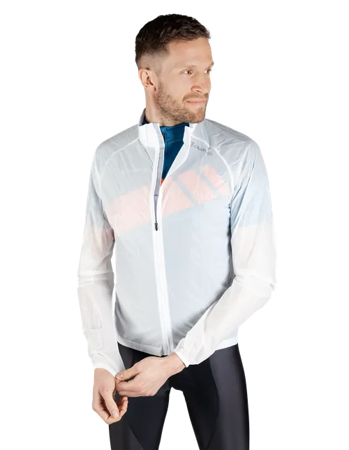 Das Model ist 186 cm groß und trägt Größe 7