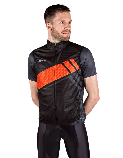 Das Model ist 186 cm groß und trägt Größe 7