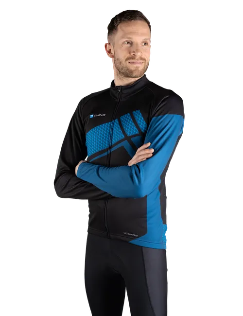 Das Model ist 186 cm groß und trägt Größe 5