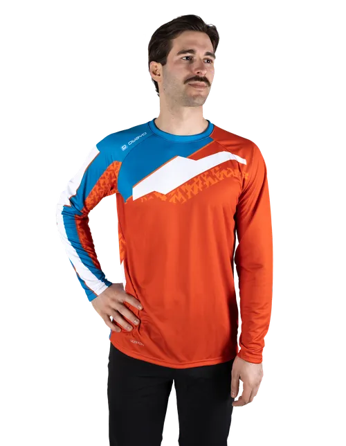 Das Model ist 182 cm groß und trägt Größe 6