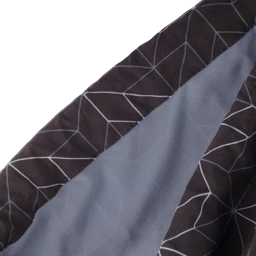 Farblich angepasster Futterstoff