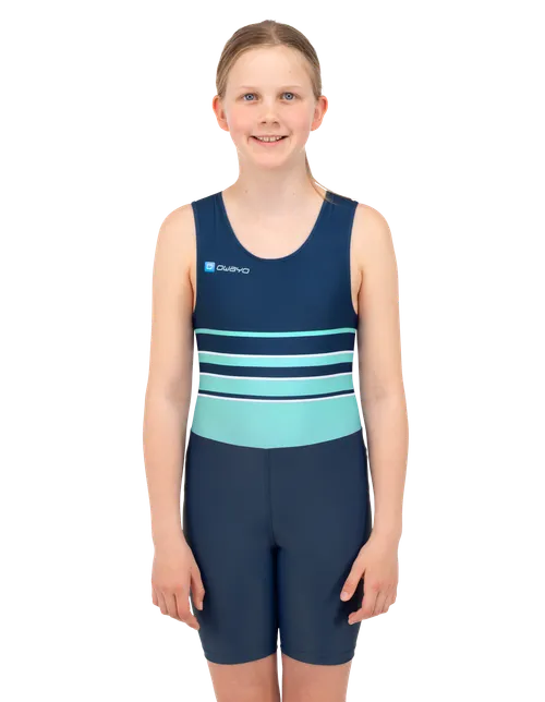 Das Model ist 152 cm groß und trägt Größe 146/152
